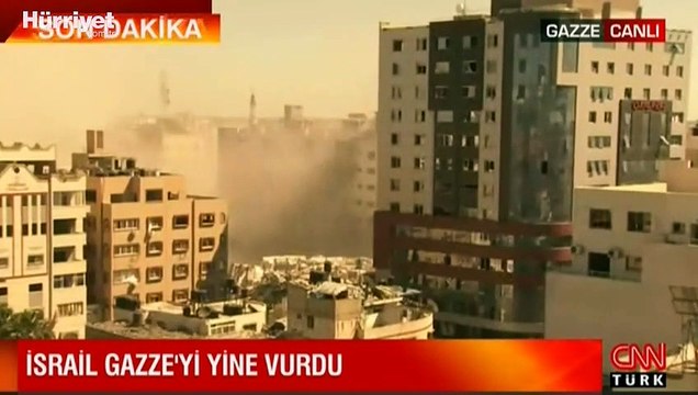 İsrail Gazze'yi yine vurdu! Binanın yıkılma anı