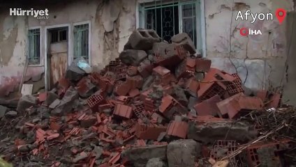 Bahçede türbe var diyerek mutfağı yıkıp mezar yeri yaptılar