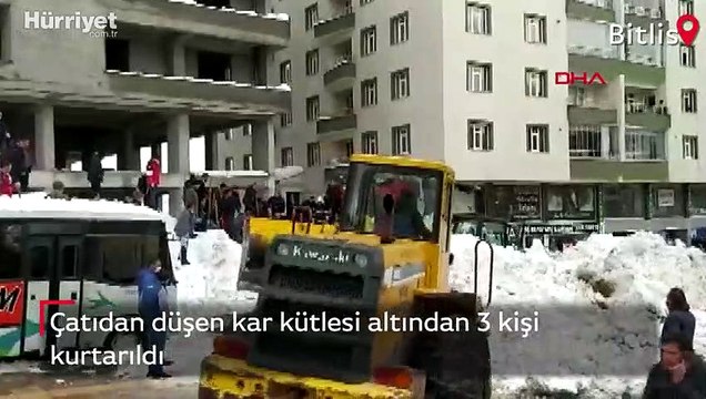 Çatıdan düşen kar kütlesi altından 3 kişi kurtarıldı