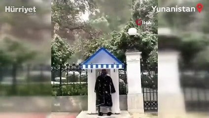 Yunanistan’ı kar fırtınası vurdu