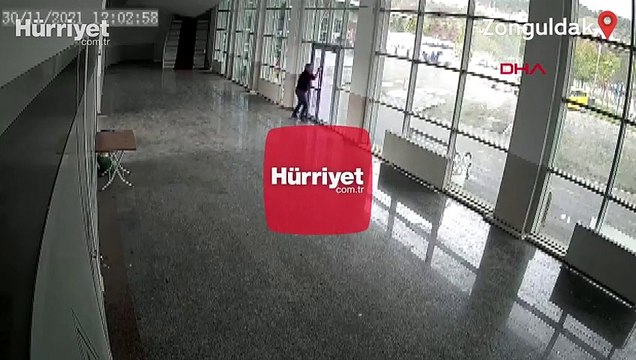Devrek İlçe Terminali'nin asma tavanı fırtında böyle çöktü