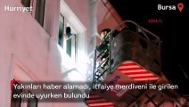 Yakınları haber alamadı, itfaiye merdiveni ile girilen evinde uyurken bulundu