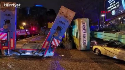 Beşiktaş'ta vinç araçların üzerine devrildi