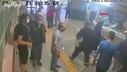 Doktor Ertan İskender'i  güvenlik görevlilerinin gözü önünde bıçaklamış