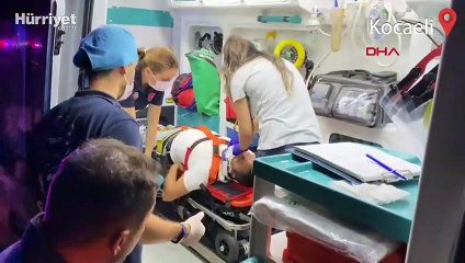 Kocaeli'de kaza sonrası yaralanan otobüs şoförü, "Çalışmam lazım" diyerel ambulanstan inmek istedi