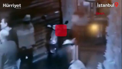 Beyoğlu'nda bara alınmayınca 2 kişiyi vurdu! O anlar kamerada