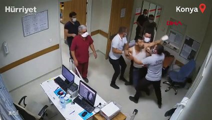 Kavgada yaralandı, hastanede yakınlarıyla polis ve bekçilere saldırdı