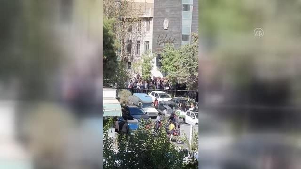 İran'da protesto gösterisi düzenleyen avukatlara müdahale