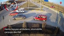 Hasta taşıyan ambulans, otomobille çarpışıp devrildi! Kaza anı kamerada