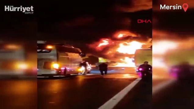 Plastik hammaddesi yüklü tır, alev alev yandı