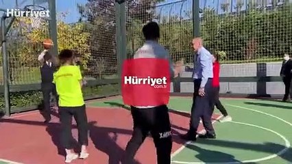 Cumhurbaşkanı Erdoğan gençlerle basketbol oynadı
