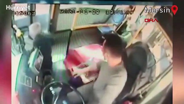 Freni patlayan halk otobüsü kazaya karıştı o anlar kameraya yansıdı