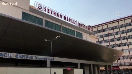 Çantasını almaya çalıştıkları kadını yerde sürüklediler