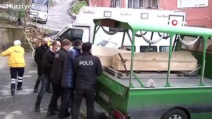Annesini ve ağabeyini vahşice öldürdü!