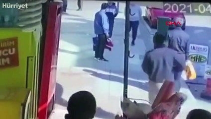 Türk Bayrağı'nı yere serip üzerine bastı, gözaltına alındı