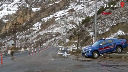 Tunceli'de kar yolları kapattı