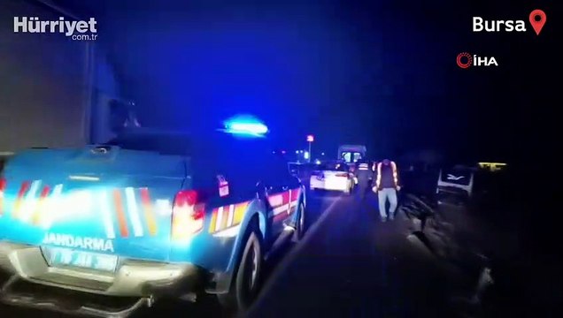 Bursa'da 12 kişinin yaralandığı otobüs kazası anı kamerada