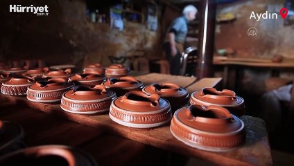 Video herunterladen: Asırlık atölyede ilk günkü aşkla çamura şekil veriyor