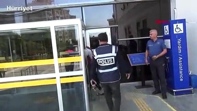 Satırla saldıran erkek arkadaşının tutuksuz yargılanmasını istedi