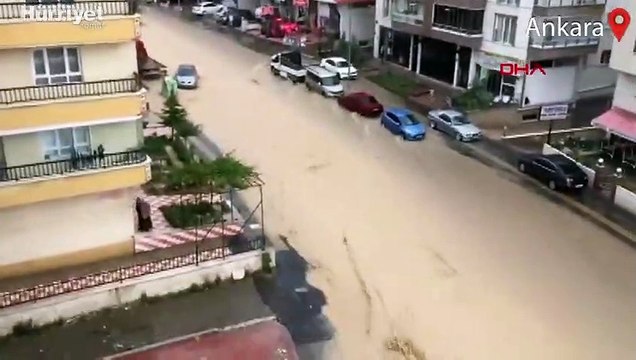 Mamak'ta etkili olan sağanak sele neden oldu