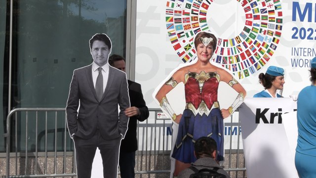 “Kristalina, haz maravillas”: Activistas contra el cambio climático frente al FMI