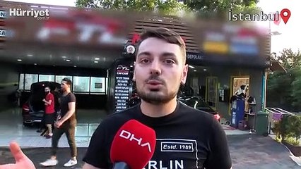  Motosikletten düşen sürücü oturur halde kayarak geldi, elinden tutup kaldırdı