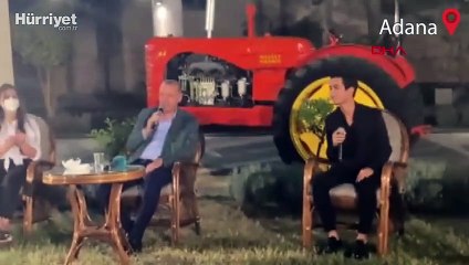 Cumhurbaşkanı Erdoğan, gençlerle 'Uzun ince bir yoldayım' türküsünü söyledi
