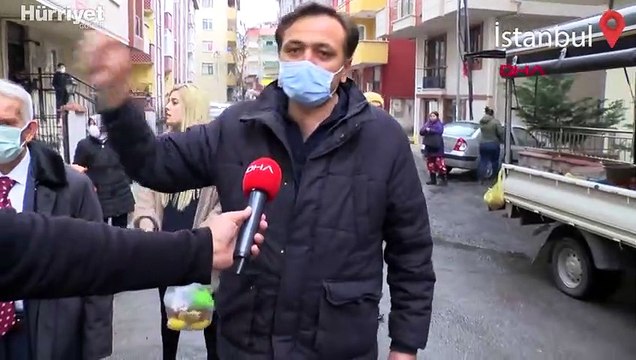 İtfaiyenin zamanla yarışı! Dumanlar arasındaki kişiyi kapıyı kırarak kurtardılar
