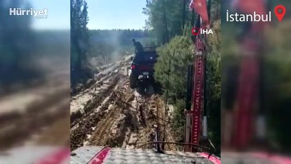 Pendik’te Off-Road aracı devrildi... Araç içindeki çocukların kurtarılma anı kamerada
