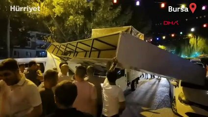 Festivalde faciadan dönüldü  kamyonetin çarptığı totem festival alanına devrildi