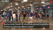 Rus turistler Kovid-19 sürecinde güvenli buldukları Türkiye'ye gelmeye devam ediyor