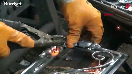 Demiri sanatla buluşturan usta, kendisine özgü figürleriyle dikkat çekiyor