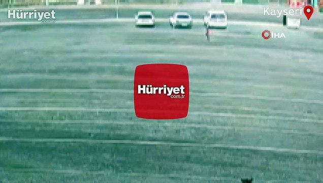 Köpeklerin saldırdığı çocuğu yoldan geçen kadın böyle kurtardı