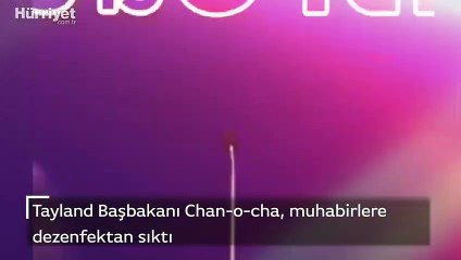 Tayland Başbakanı Chan-o-cha, muhabirlere dezenfektan sıktı