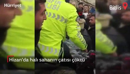 Hizan'da halı sahanın çatısı çöktü