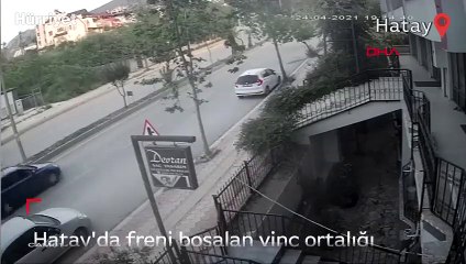 Freni boşalan vinç dehşet saçtı! Feci kaza kamerada