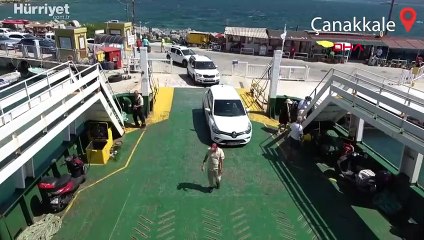 Çanakkale'de, feribot iskelelerinde bayram tatili yoğunluğu