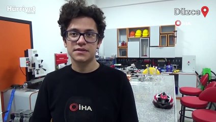 Bisiklet kazalarına kayıtsız kalmadı, sinyal veren kask icat etti