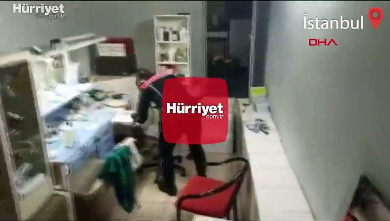 Kartal'da kaçak işletilen diş muayenehanesinde çok sayıda silah ele geçirildi