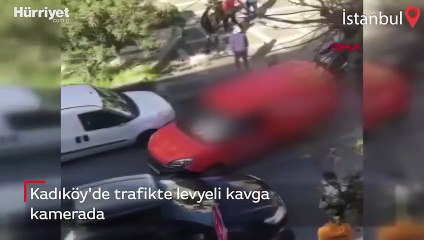 Kadıköy'de trafikte levyeli kavga! O anlar kamerada