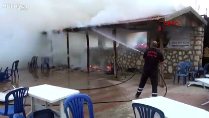 Türkücü Latif Doğan'a ait düğün salonunda yangın çıktı