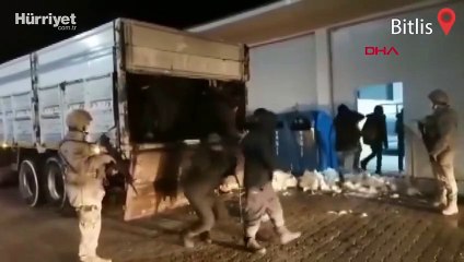 Bitlis’te 93'ü kamyon kasasında 162 kaçak göçmen yakalandı