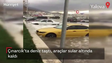 Çınarcık'ta deniz taştı, araçlar sular altında kaldı