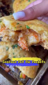 Seafood Pot Pie Pockets (RECIPE) Everyday Cooking Recipes #EverydayCookingRecipes
