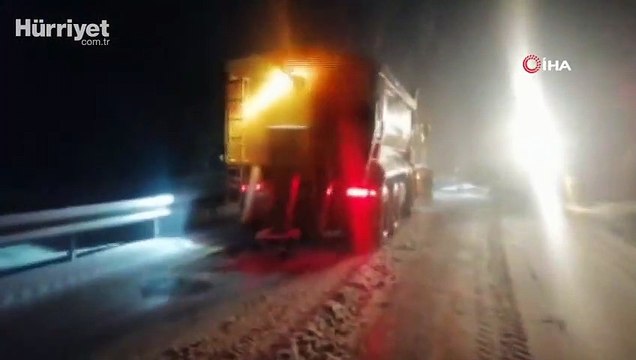 Antalya-Konya karayolunda kar kalınlığı 60 santime ulaştı