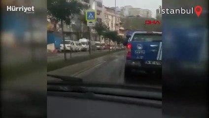 Zabıtanın kovaladığı seyyar satıcı kamyonetiyle geri geri kaçtı