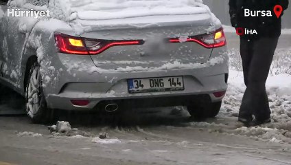 Uludağ yolu çarpışan otolara döndü