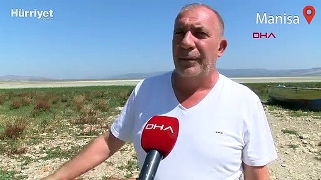 Marmara Gölü kurudu, zemininde derin yarıklar oluştu