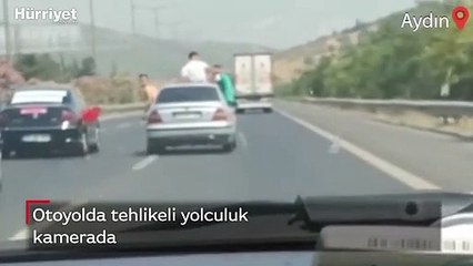 Otobanda tehlikeli yolculuk! Canlarını hiçe saydılar