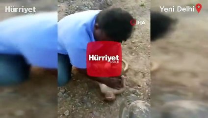 Yeni Delhi’de maymuna suni teneffüs yapıp hayatını kurtardı